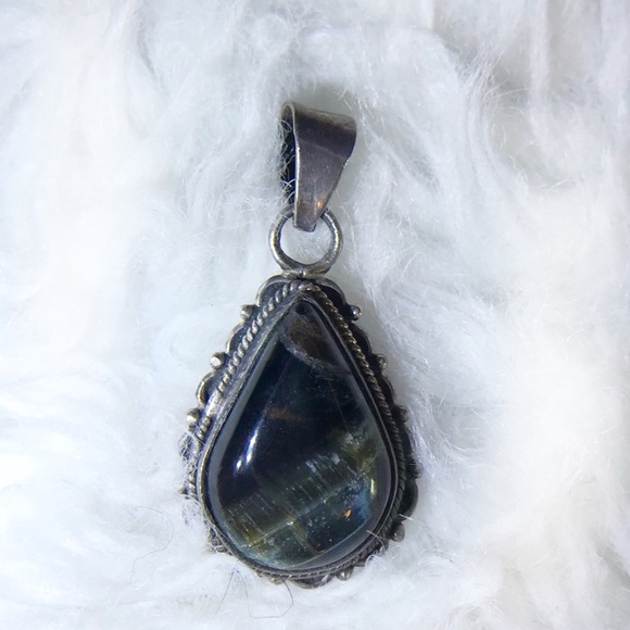 .925 Silver Labradorite Stone Pendant - Picture 3 of 8